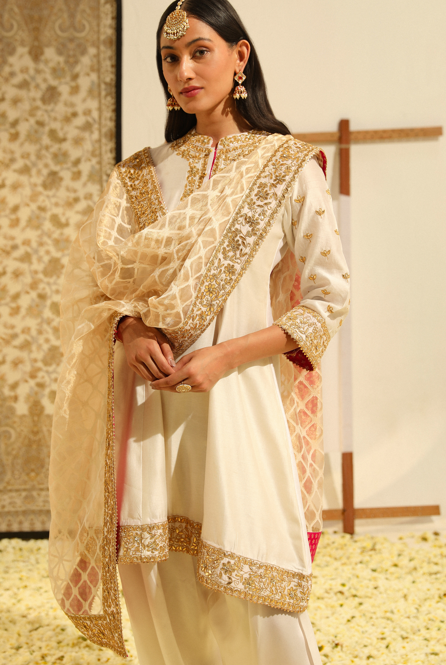 Intezaar Hand Embroidered Short Kurta Set - Daisy Ivory