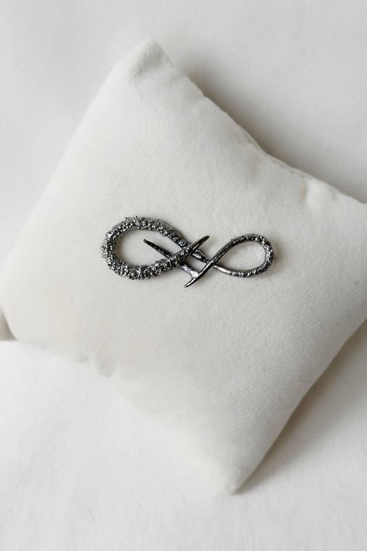 Infinity Brooch Meteorite Black