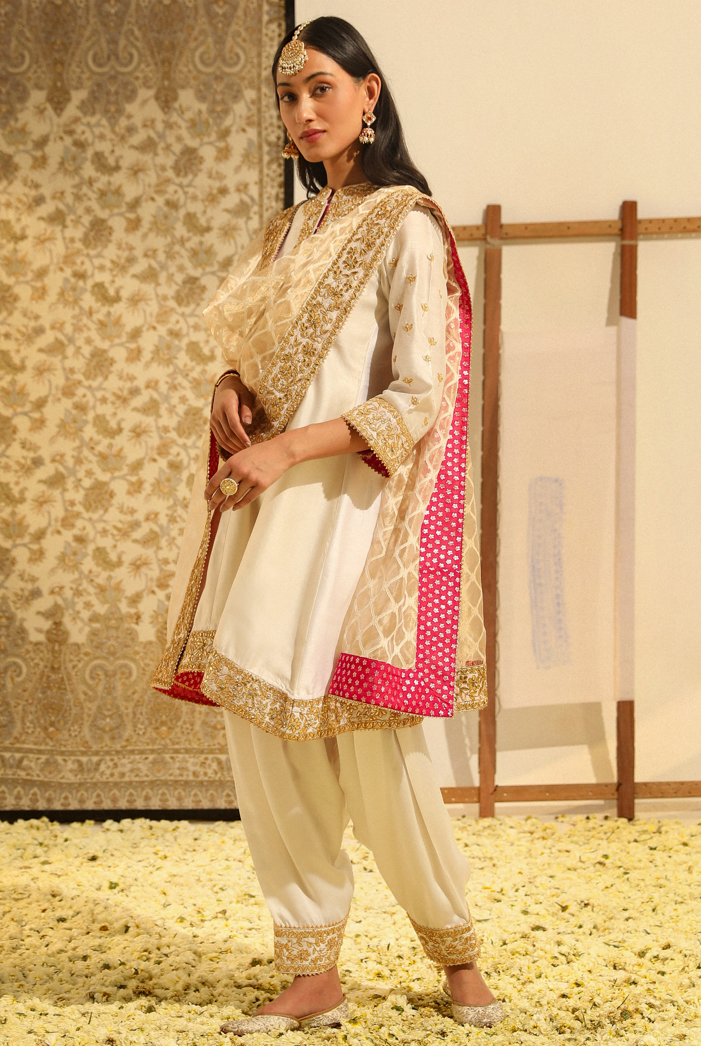 Intezaar Hand Embroidered Short Kurta Set - Daisy Ivory