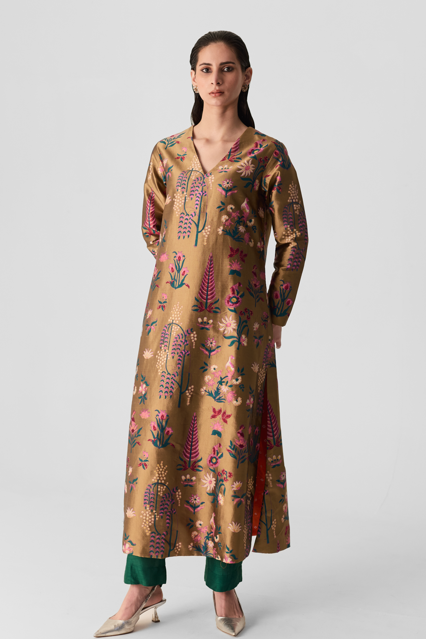 Bahar V-Neck Kurta Set