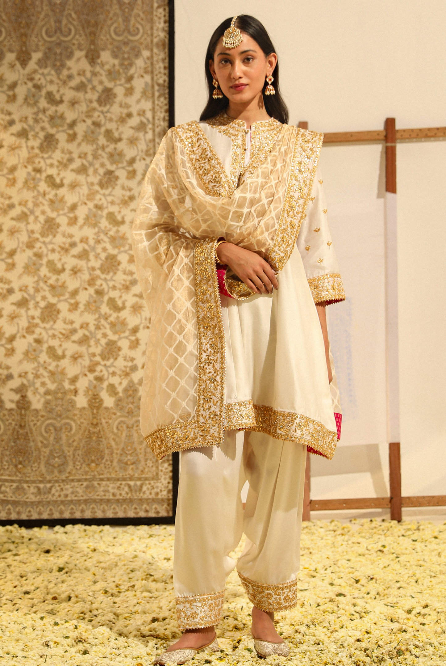 Intezaar Hand Embroidered Short Kurta Set - Daisy Ivory