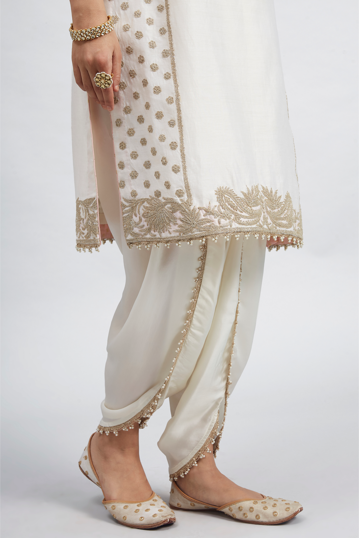 Aabish Pearl Embroidered Kurta Set - Daisy Ivory