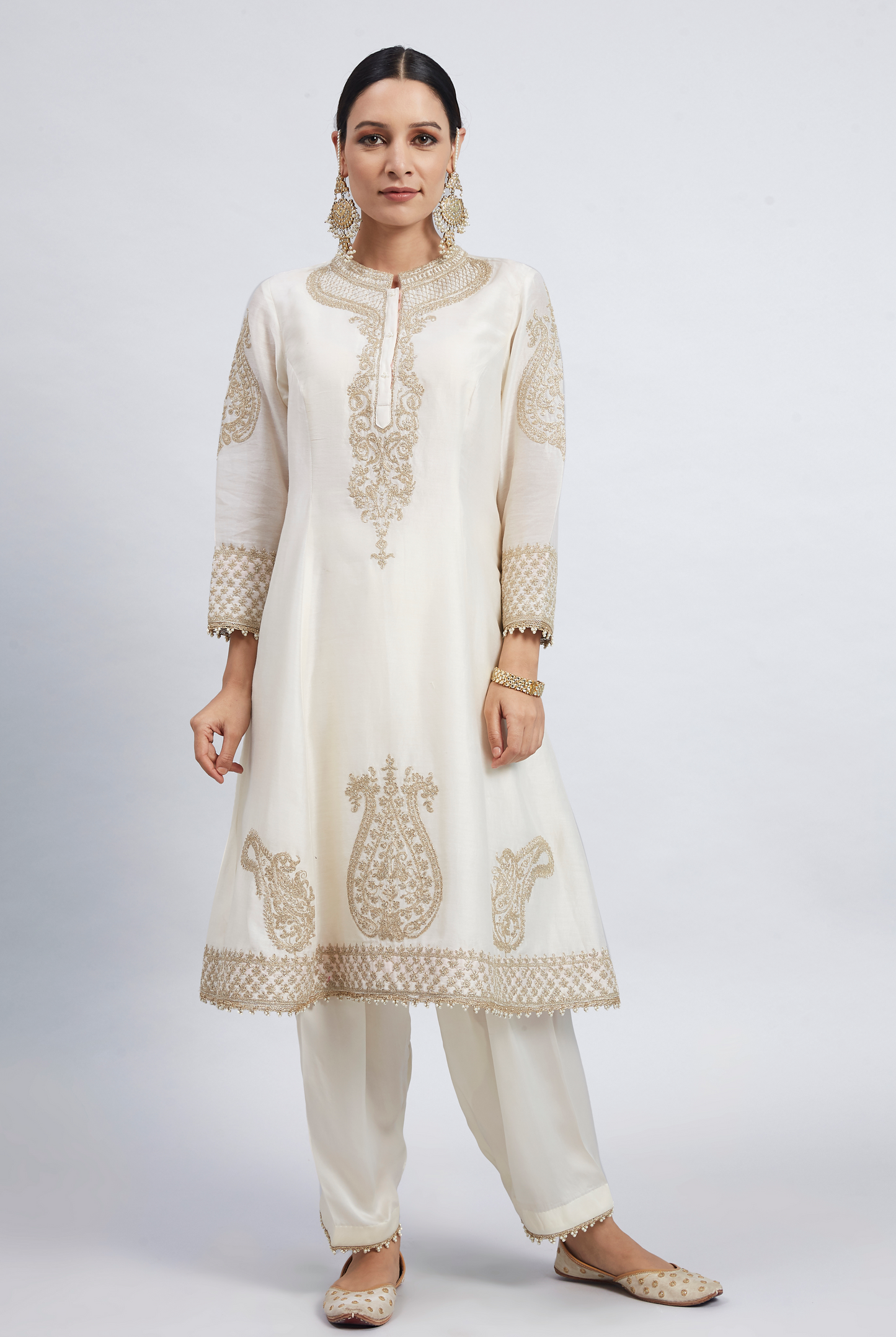 Rabhya Tilla Embroidered Kurta Set - Daisy Ivory