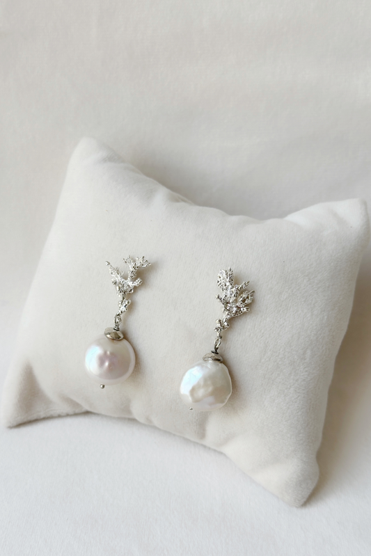 Seafloor - Coralline pearl drop earrings - Silver