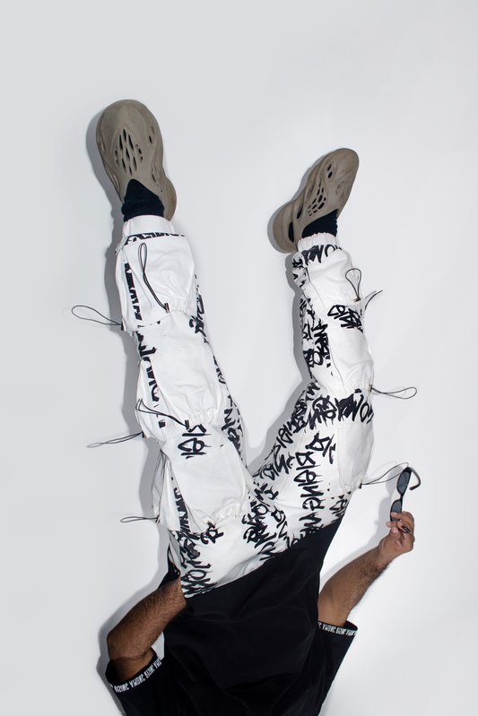 B/W ALL OVER LOGO CARGOS