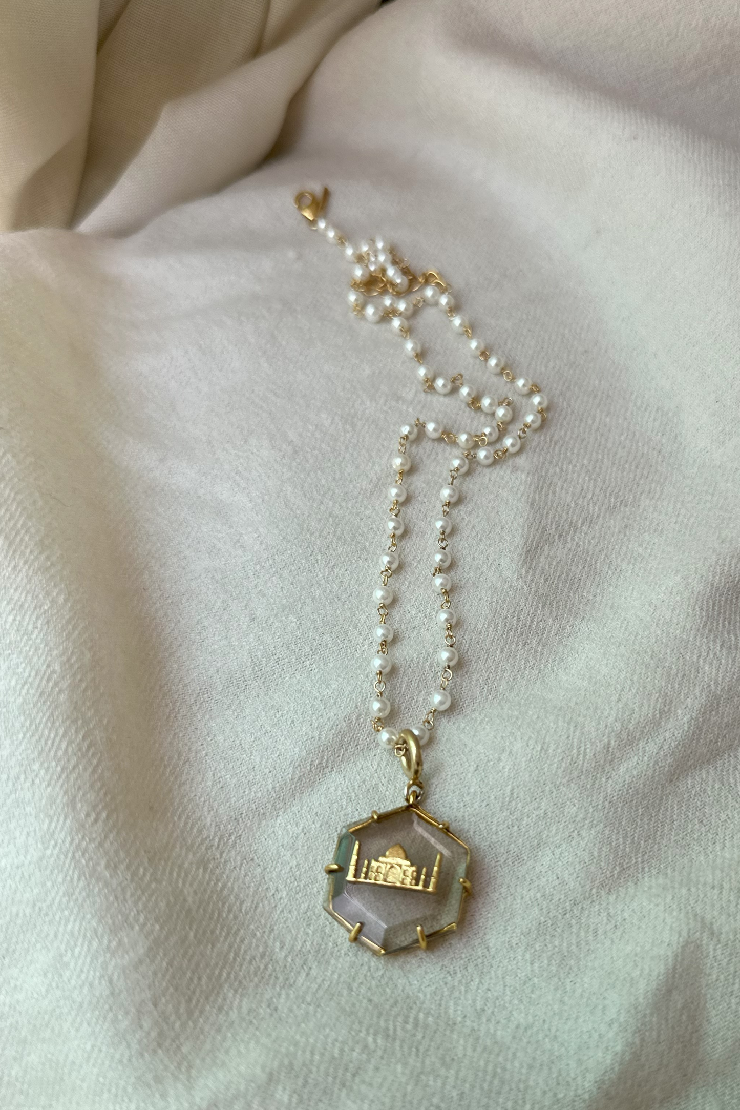 Taj Pendant With Pearl Chain