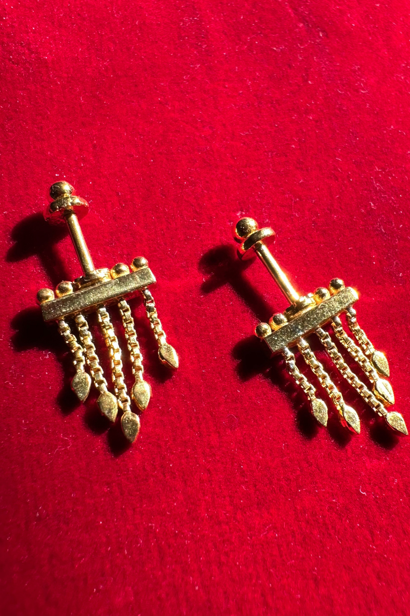 Kuhu Bugadi Earrings-Gold