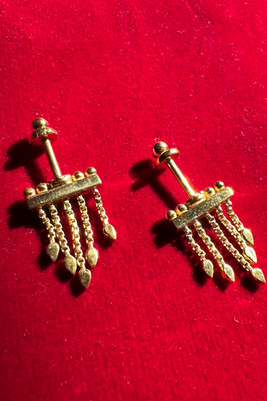 Kuhu Bugadi Earrings-Gold