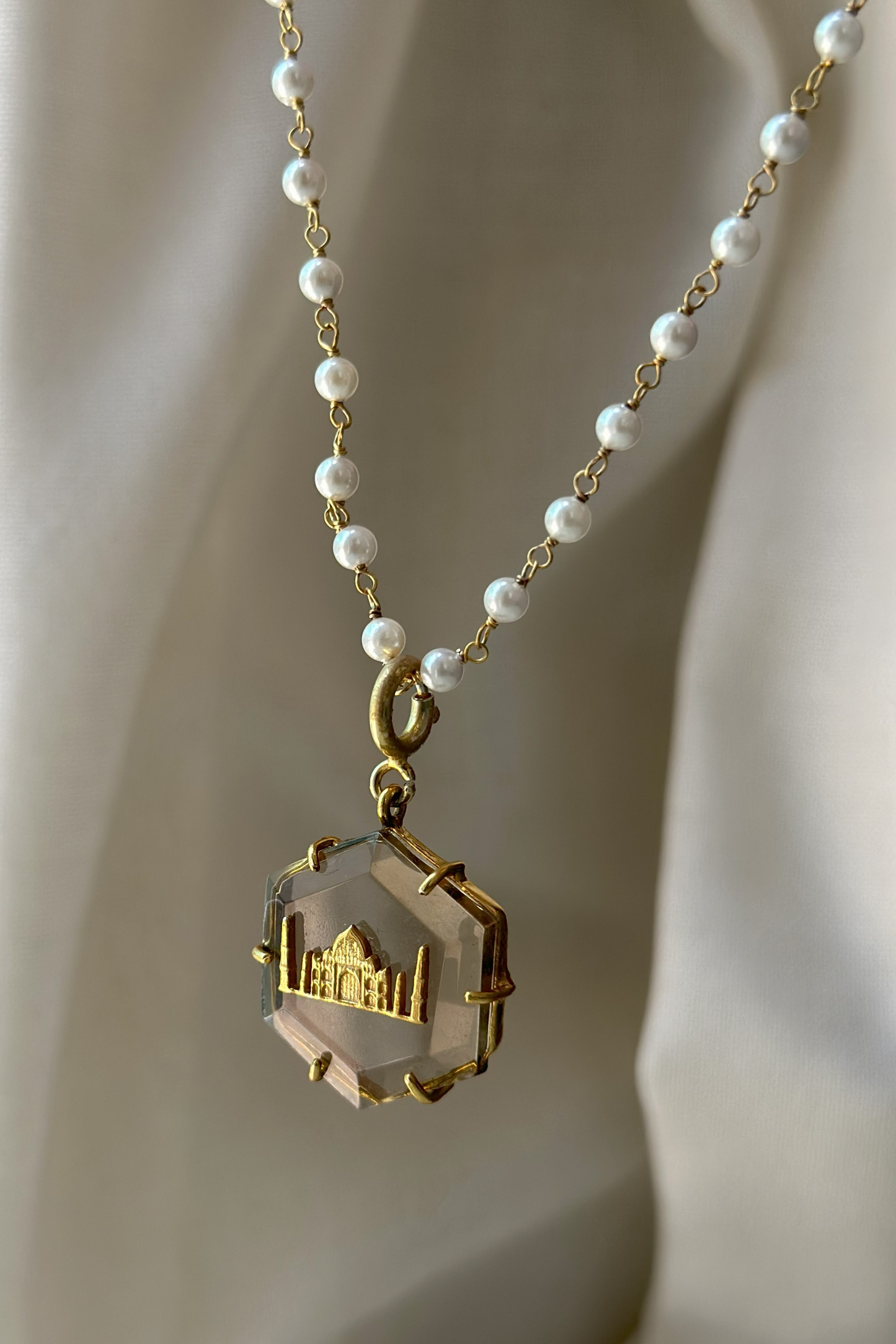 Taj Pendant With Pearl Chain