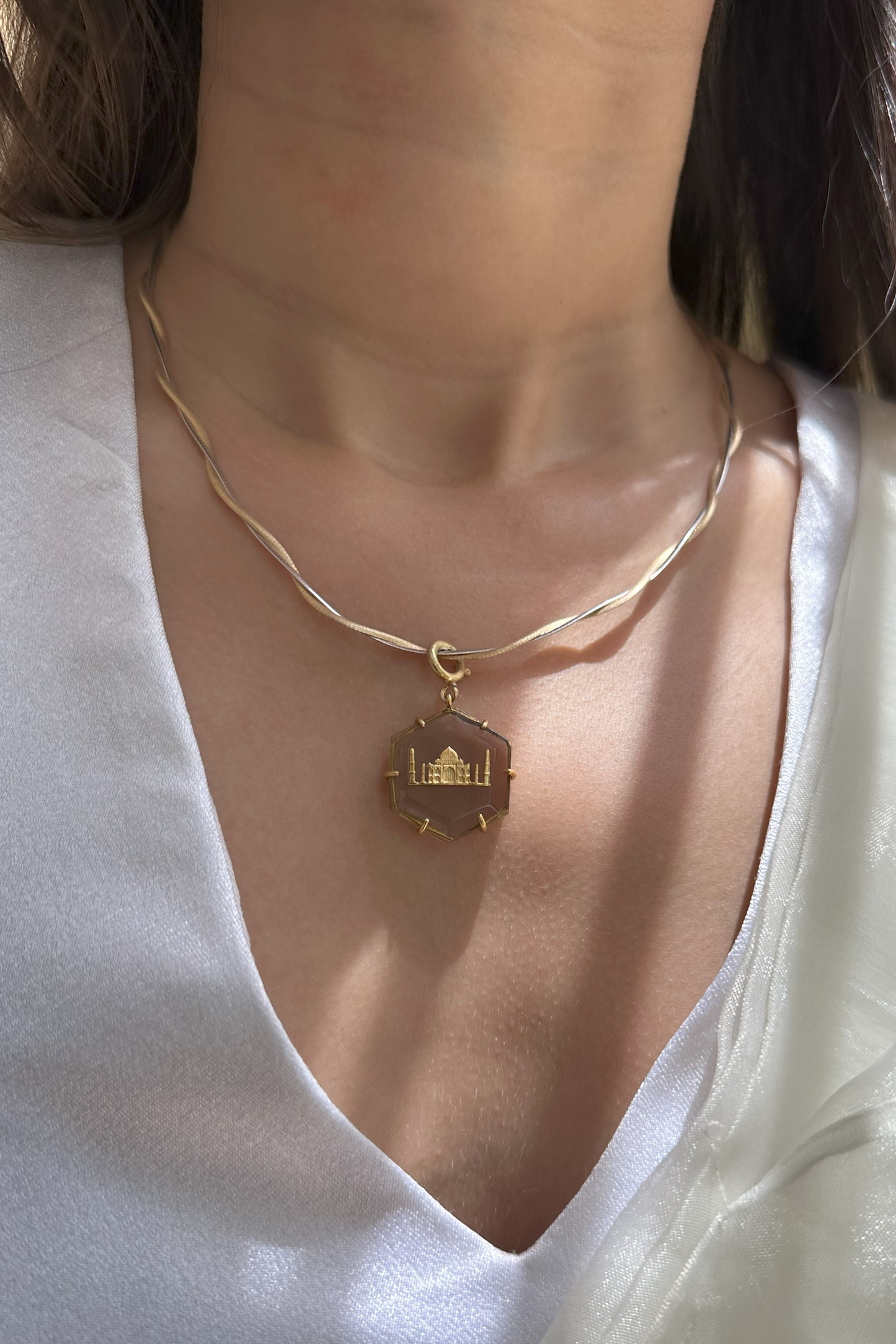 Taj Pendant With Pearl Chain